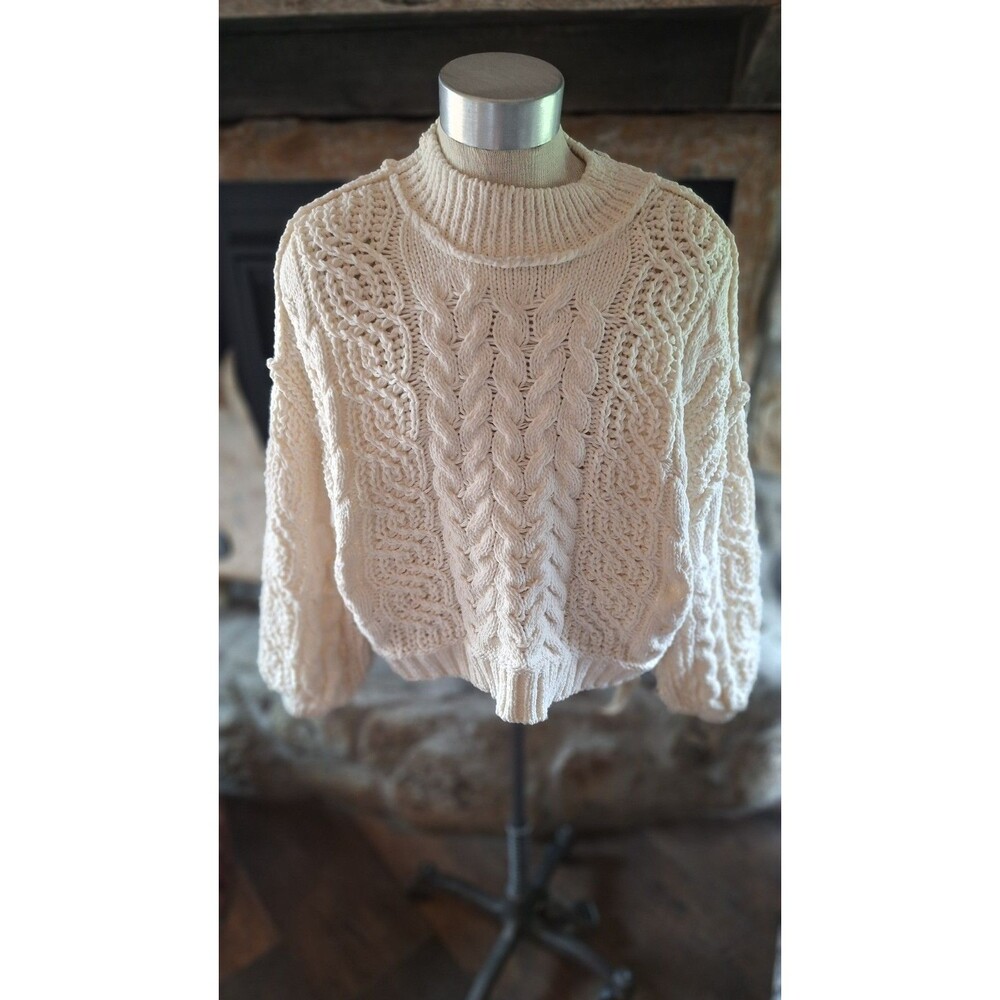 POL Soft Chunky Knit Cropped Cable Cream Knit  Pattern Turtle Neck Sweater Large